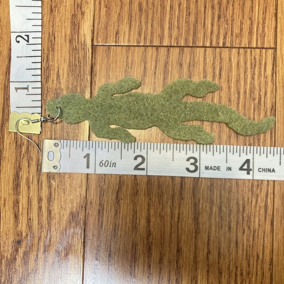 Warm soft flexible felt crocodile alligator US handmade spirit animal zoo safari - Picture 4 of 5